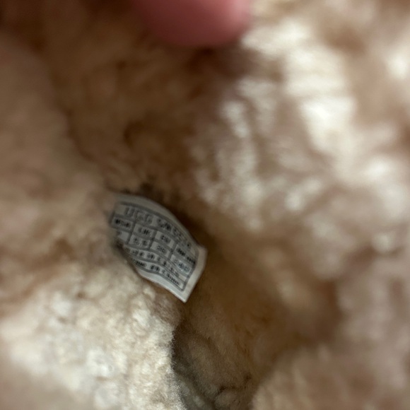 UGG Wahine Floral Embroidered Boots - Picture 15 of 16